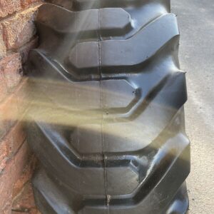 Goodyear G-2 17.5-25 5 stud JCB wheel