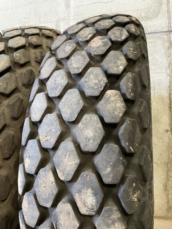 Armstrong Torc-Trac 12.4-28 (320/85-28) turf tyres - Image 4