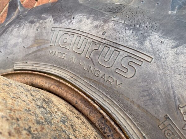 Taurus 16.9R28 (420/85R28) Stocks dual wheels with clamps - Image 5