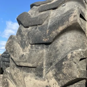 Camso 16.9-24 (440/80-24)