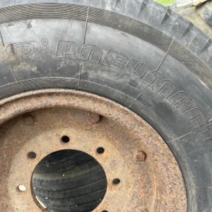 Pnuemant 10.00R20 8 stud wheel