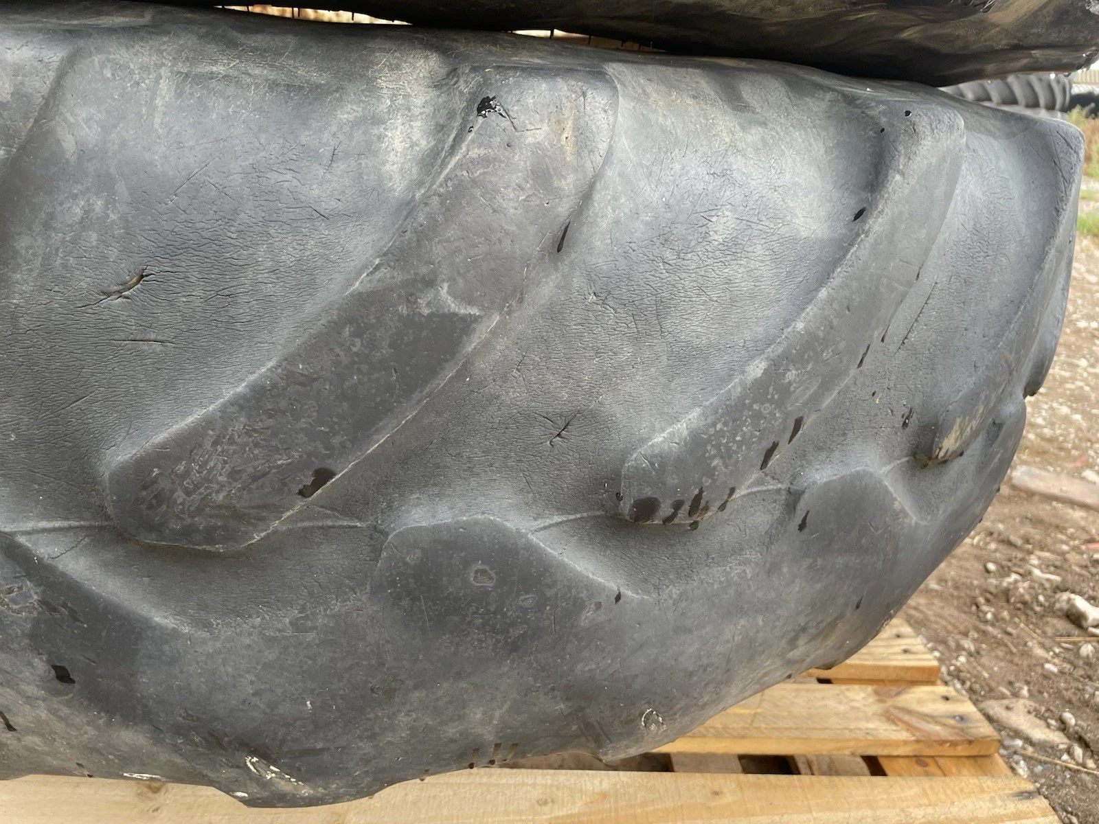Firestone Performer 85 380/85R28 (14.9R28) Stocks dual wheels - Image 12
