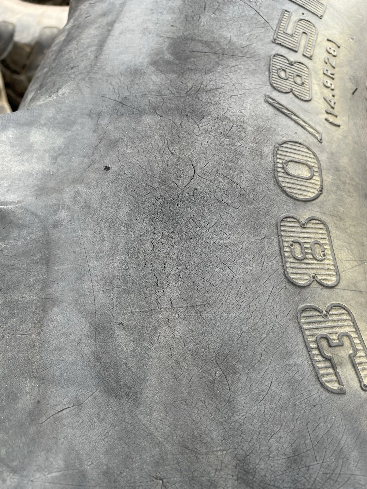 Firestone Performer 85 380/85R28 (14.9R28) Stocks dual wheels - Image 9