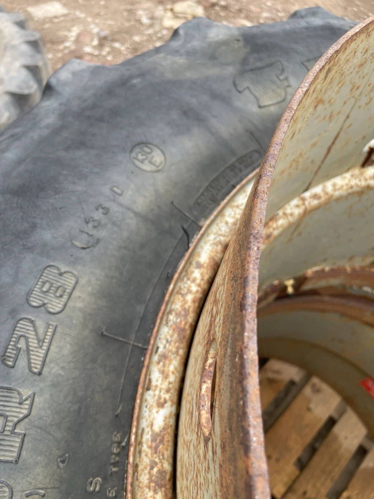 Firestone Performer 85 380/85R28 (14.9R28) Stocks dual wheels - Image 8
