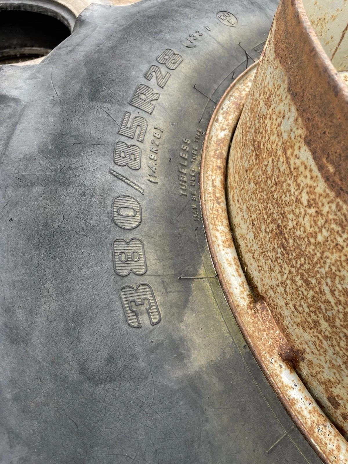 Firestone Performer 85 380/85R28 (14.9R28) Stocks dual wheels - Image 7